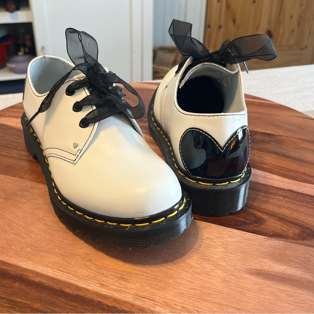 1461 HEARTS SMOOTH & PATENT LEATHER OXFORD SHOES size 7
